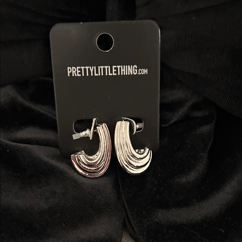 Prettylittlething Silver Earrings Nwt 15$